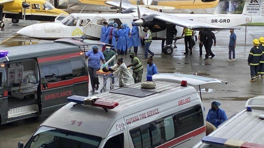 Hitna pomoć odvozi povređene u Gvajani
