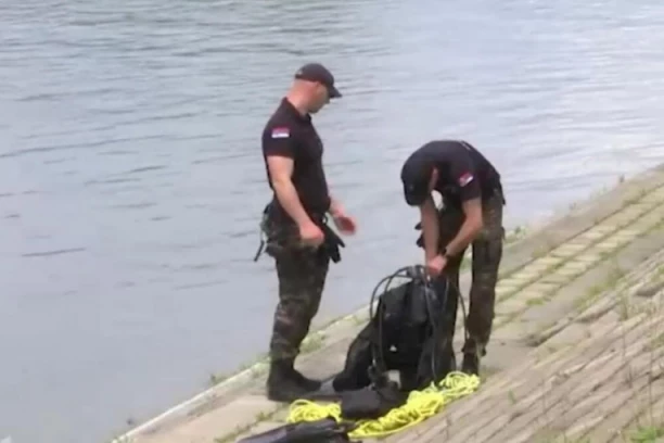 U TOKU POTRAGA ZA MLADIĆEM KOJI JE SA DRUGOM UPAO U VLASINSKO JEZERO: Drugi momak uspeo da ispliva i da se spase!