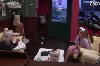 ANA I ZORICA URLAJU JEDNA NA DRUGU! Puca prijateljstvo, pevačica joj sasula sve u lice: Budi sad moja ŽRTVA! (VIDEO)