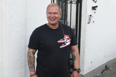 KARIĆI NAPUSTILI SRBIJU: Spakovali kofere, a svi se pitaju samo jedno! (FOTO)