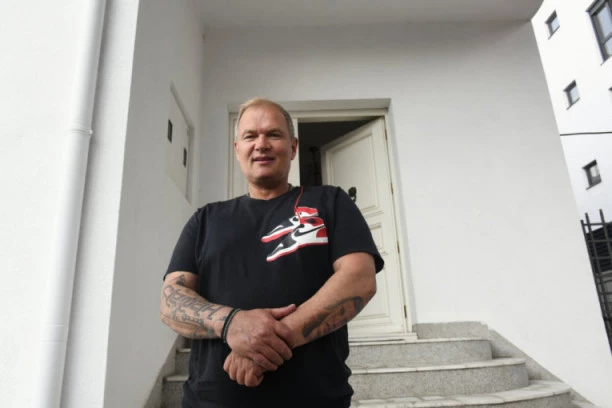 ŠOK! Isplivala fotka Osmana Karića iz njegove mladosti, ženama POPADALE VILICE zbog ovog DETALJA - Ne mogu da dođu sebi!