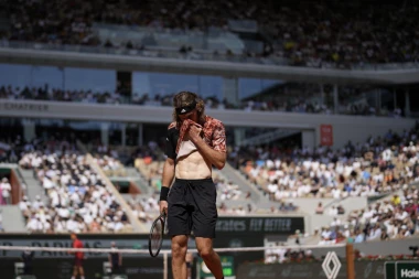 GRČKA U SUZAMA: Cicipas ISPAO sa Rolan Garosa!