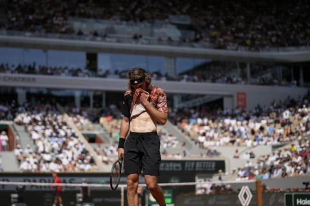 GRČKA U SUZAMA: Cicipas ISPAO sa Rolan Garosa!