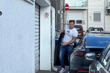 KARIĆ STIGAO KUĆI NAKON PUŠTANJA IZ PRITVORA: Besan kao furija se pojavio na Zvezdari! (VIDEO)