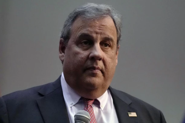 NEKADAŠNJI TRAMPOV SAVETNIK POSTAO NJEGOV PROTIVNIK: Bivši guverner Nju Džersija Kris Kristi ulazi u republikansku trku za predsednika