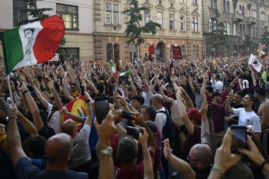 FEŠTA U BUDIMPEŠTI: Navijači Rome napravili ATMOSFERU za pamćenje! (VIDEO)