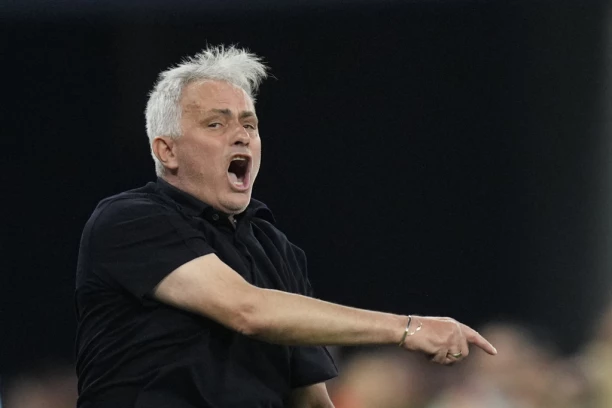 MURINJO UPISUJE TADIĆA U ŠKOLU GLUME: Trener Fenera ima šokantan zahtev za svoje igrače!