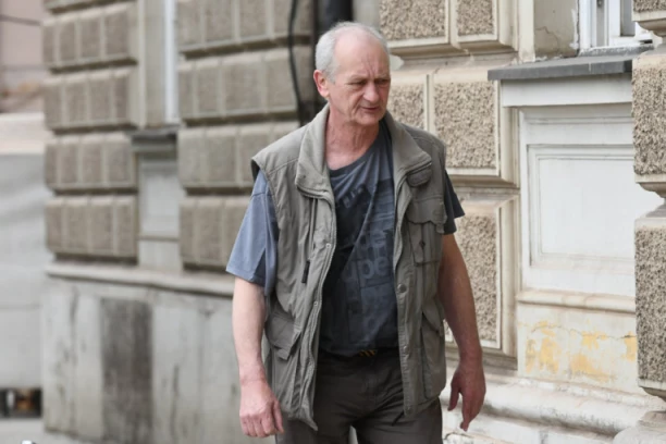 OVO JE TAKSISTA KOG JE OTEO MASOVNI UBICA: Stigao na saslušanje u VJT Smederevo u istrazi ubilačkog pohoda UROŠA BLAŽIĆA (VIDEO)