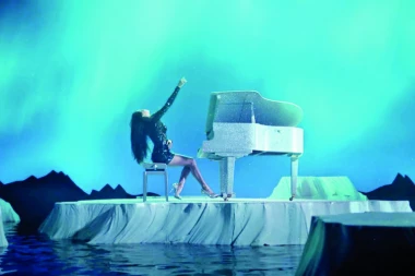 S*KS-BOMBA ZA KLAVIROM: Lola Astanova progovorila o svom ATRAKTIVNOM IZGLEDU, pa otkrila šta radi pred večerašnji koncert u Beogradu