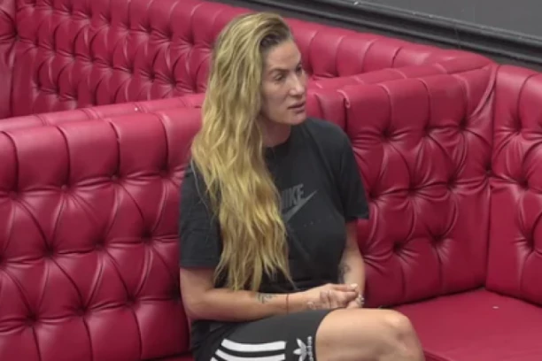 NAJVEĆI FOLIRANT ILI NESHVAĆENA OSOBA? Voditelj Zadruge saterao Anu u ćošak, priznala sve o Zvezdanu Slavniću i Aci Buliću! (VIDEO)