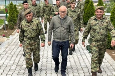 NAŠA ZEMLJA JE SIGURNIJA KADA JE VOJSKA SRBIJE JAČA! Vučević: Dobili smo najsavremeniju opremu