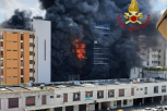 JEDNA OSOBA POGINULA! POŽAR U VIŠEPRATNICI U RIMU: Crni dim kulja iz zgrade