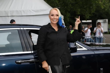 SPREMNA ZA OKRŠAJ SA SENIDOM: Lepa Brena promenila imidž, svi gledali u njenu KOSU! (GALERIJA)