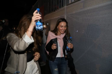 JELENA ĐOKOVIĆ SE POKAZALA U SARAJEVU: Na ramenu ponela 2.000 EVRA, ovim oduševila CEO grad (FOTO)