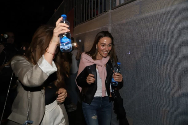 JELENA ĐOKOVIĆ SE POKAZALA U SARAJEVU: Na ramenu ponela 2.000 EVRA, ovim oduševila CEO grad (FOTO)