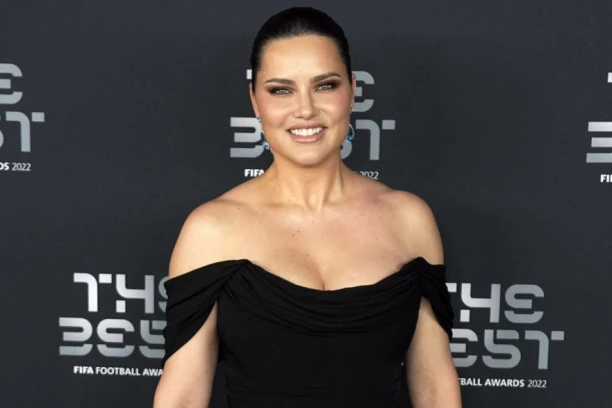 "ŠTA JE S LIMINOM GLAVOM, DA LI JE OVO NORMALNO?"! Adrijanin snimak iz teretane zapalio mreže, fanovi je ponovo dočekali jezivim komentarima na račun izgleda! (VIDEO)