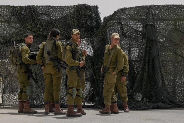 DOK BOMBE PADAJU, IZRAELSKI SPECIJALCI UPALI DA SPASU TAOCE! ''Ovo su racije koje ulaze duboko u Pojas Gaze''