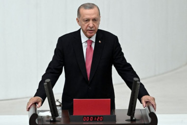ERDOGAN PONOVO IZABRAN ZA LIDERA PARTIJE PRAVDE I RAZVOJA: Predsednik Turske dobio svih 1.399 glasova