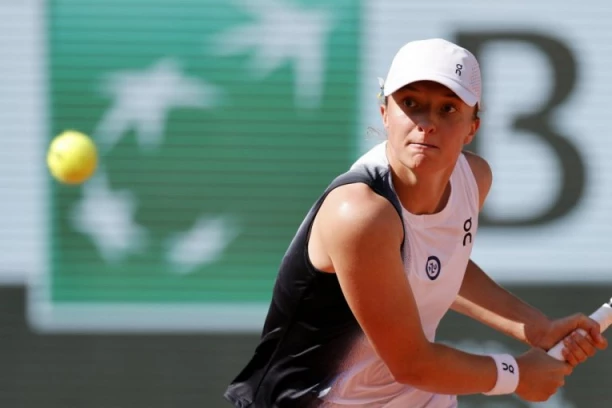 APSOLUTNA DOMINACIJA: Švjontek DEMOLIRALA Gof i izborila polufinale!