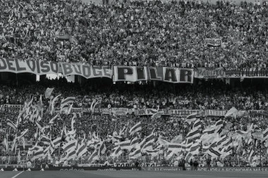 TRAGEDIJA SVETSKIH RAZMERA: Navijač IZVRŠIO SAMOUBISTVO na ČUVENOM STADIONU? Tribine bile PREPUNE ljudi! (VIDEO)