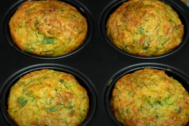 JELO OD JEDNE TIKVICE I KROMPIRA: Mafini uz ovaj preliv biće neverovatno sočni i ukusni, morate probati!