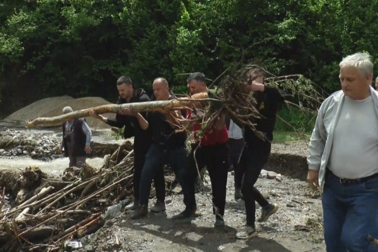Meštani raščišćavaju nakonnevremena