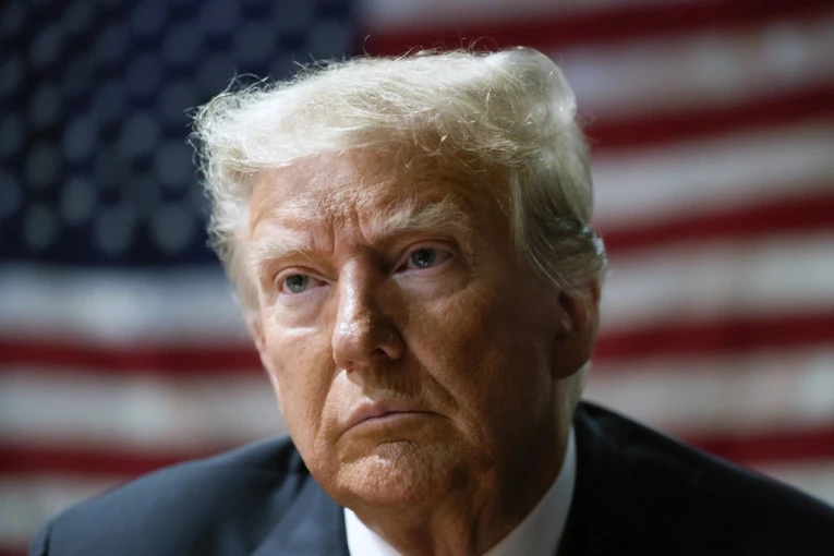 SKINUTA OZNAKA TAJNOSTI SA TRAMPOVOG DOKUMENTA! Bajden, Obama i FBI špijunirali bivšeg predsednika (DOKUMENTA)