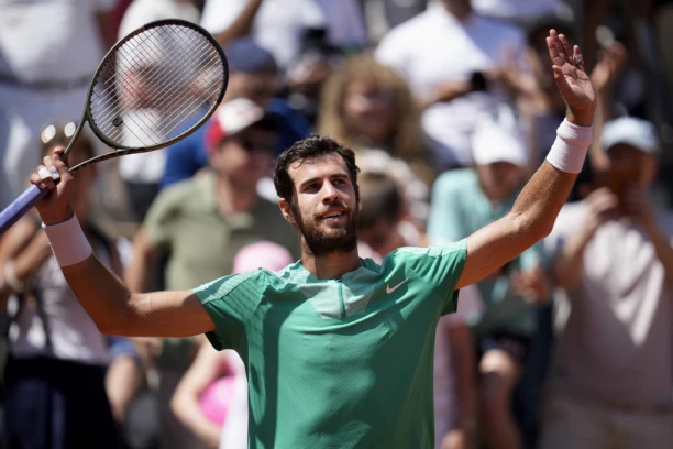 HAČANOV PRETI NOVAKU: Rus ima SAMOPOUZDANJA - od njegovih reči se TRESE ceo Pariz!