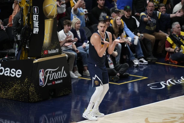 UZ POMOĆ ĆERKICE: Jokić pronašao način da preboli poraz od Majamija (FOTO)