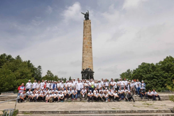 POVODOM SVETSKOG DANA ZAŠTITE ŽIVOTNE SREDINE: NIS i njegovi volonteri u akciji čišćenja Fruške gore