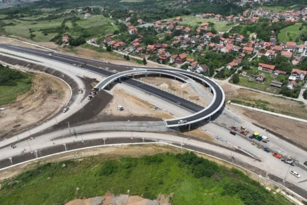 NIČU NOVI KILOMETRI PUTEVA: Pogledajte kako se obilaznica oko Kragujevca gradi punom parom  (VIDEO)