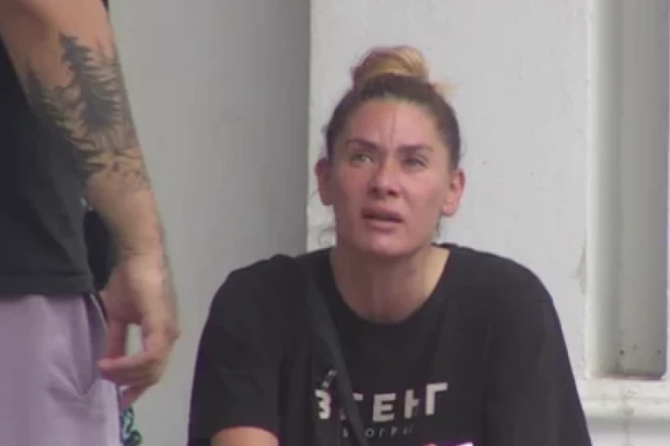 UDAR NA ANU UŽIVO NA PINKU: Bivši zadrugari OCRNILI Slavnićevu bivšu u studiju, pale TEŠKE OPTUŽBE! (VIDEO)