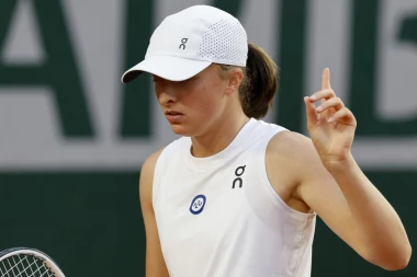 ŠVJONTEK U ČETVRTFINALU: Ukrajinka PREDALA meč - sledi DERBI turnira!