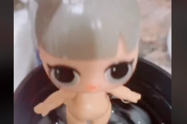 DA LI ZNATE ŠTA SE DEŠAVA KAD SE LOL LUTKICA POTOPI U HLADNU VODU!? Roditelji koji su to uradili su se sablaznuli: LJUDI, OVO JE BOLESNO!