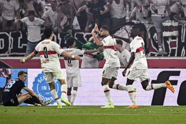 HAMBURG JE GUBITNIK U RANGU BORUSIJE: Štutgart i naredne sezone u Bundesligi!