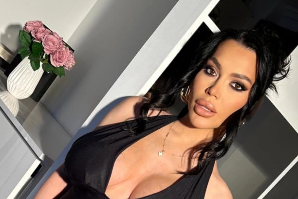 OD NJE JE HELENA NASLEDILA LEPOTU! Topalkova supruga postala BAKA, a GRMI na društvenim mrežama! (FOTO)