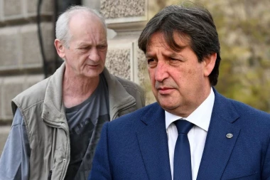 MINISTAR GAŠIĆ PRIMIO TAKSISTU KOJEG JE OTEO UROŠ BLAŽIĆ: Zahvalio mu se što je kao savestan građanin prijavio zločin i što ima poverenja u rad policije!