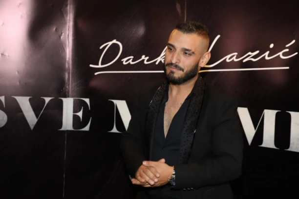 CEO ŽIVOT SAM U DUGOVIMA: Darko Lazić progovorio o DUŠMANIMA, otkrio koja pesma mu je AUTOBIOGRAFSKA!