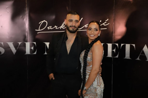 EVO KAKO IZGLEDA AUTOMOBIL DARKA LAZIĆA NAKON STRAVIČNOG SUDARA! Vozilo zgužvano, potpuno uništeno! (FOTO, VIDEO)