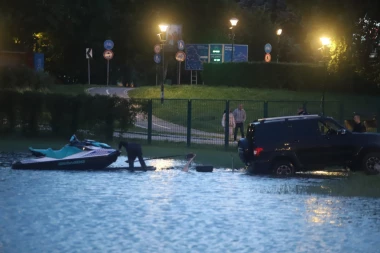 MLADIĆI SKAKALI SA PONTONA, PA SE UTOPILI: Komandir Ronilačke jedinice otkrio nove detalje jezive scene na Adi - tinejdžeri upali u vodu, a ne zna se šta je dole (FOTO)