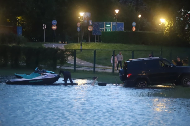 MLADIĆI SKAKALI SA PONTONA, PA SE UTOPILI: Komandir Ronilačke jedinice otkrio nove detalje jezive scene na Adi - tinejdžeri upali u vodu, a ne zna se šta je dole (FOTO)