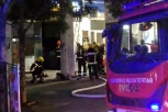 VATRA GUTA KLADIONICU NA TERAZIJAMA: Požar zahvatio hotel iznad lokala, ima povređenih, ljudi ISKAČU KROZ PROZORE I SPASAVAJU GLAVU! (VIDEO/FOTO)