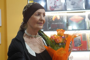 NISAM ZA BACANJE, MENI ČIČA NE TREBA: Lepa Lukić priznala da je ZALJUBLJENA, u ljubavi nema stajanja!