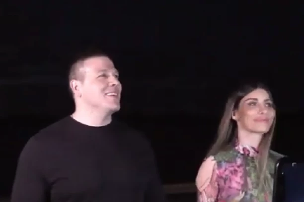 SLOBA I JELENA PRVI PUT U JAVNOSTI NAKON INCIDENTA: Ona pokupila sve KOMPLIMENTE, pevač otkrio kad izbacuje NOVI ALBUM! (VIDEO)