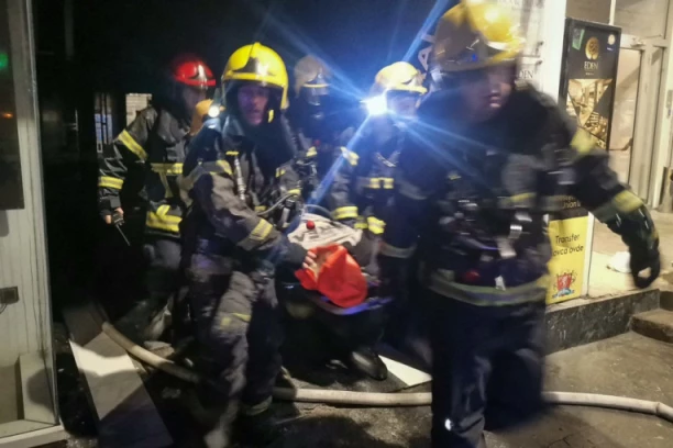 UGAŠEN POŽAR NA TERAZIJAMA! Evo koliko je povređenih, a koliko su vatrogasci ljudi uspeli da spasu!