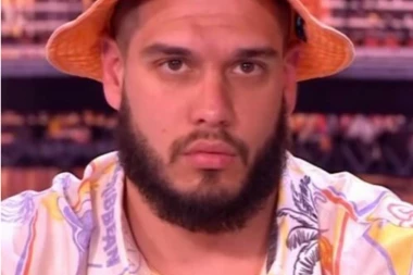 DEJAN DRAGOJEVIĆ TRPI TEROR: Podelio stravične pretnje, njegovoj devojci izgovarali gnusne uvrede!