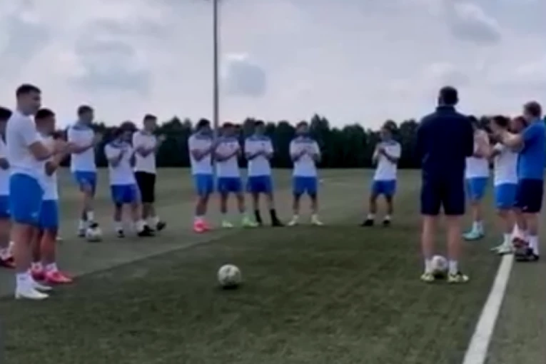ROĐENDANSKO IZNENAĐENJE ZA VUKOVIĆA: Reprezentativci amaterske selekcije FS Beograda pevali saigraču! (VIDEO)
