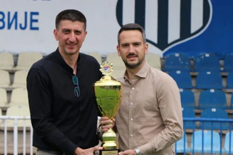 DILEME VIŠE NEMA: Savez je doneo konačnu odluku - Mrkela visoko podigao šampionski pehar! (FOTO)