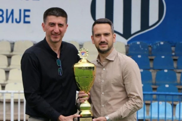 DILEME VIŠE NEMA: Savez je doneo konačnu odluku - Mrkela visoko podigao šampionski pehar! (FOTO)