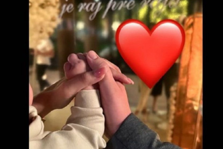 Ana korać sa partnerom i sinom